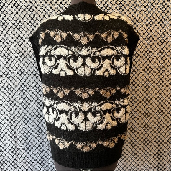 Black and Cream V-Neck Sweater / Belldini Size M - Picture 2 of 5